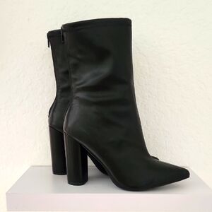 BooHoo Women's Black, Block Heeled, Pointed Toe Boots.  Size US 8 UK 6